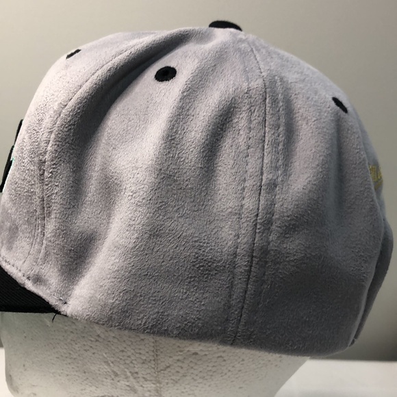 Chicago Bulls Mitchell & Ness Grey,black & green trimSnapback Adjustable hat/cap - Picture 4 of 10